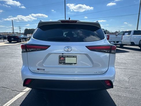 Used 2023 Toyota Highlander LE image 7