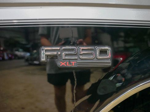 Used 1993 Ford F250 XLT image 24
