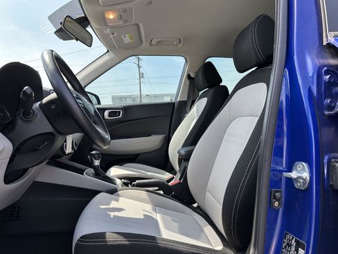 Used 2021 Hyundai Venue SEL image 11