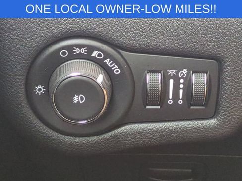 Used 2019 Jeep Cherokee Trailhawk w/ Cold Weather Group AWD/4WD image 18