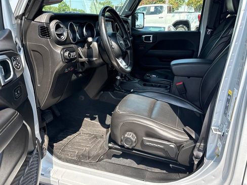 Used 2022 Jeep Wrangler Unlimited Sahara w/ Cold Weather Group AWD/4WD image 13