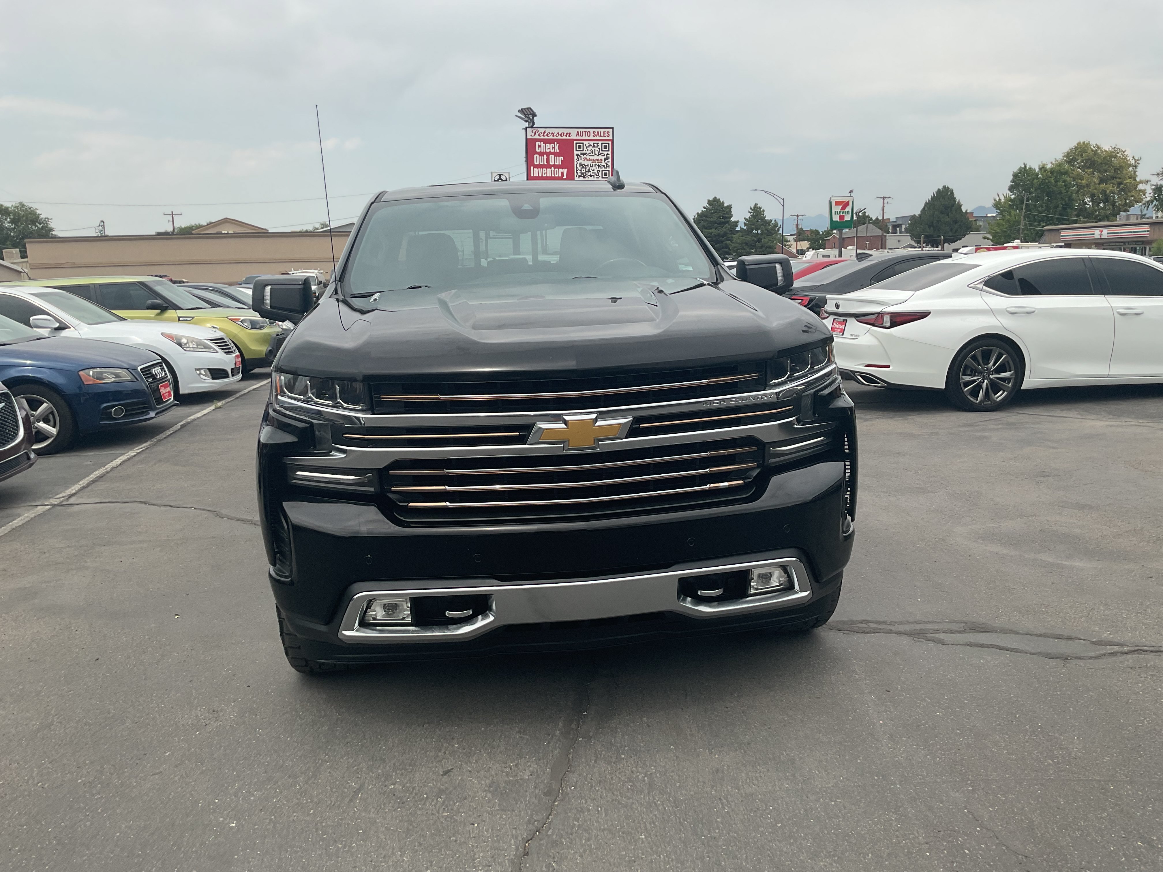Used 2021 Chevrolet Silverado 1500 High Country w/ Safety Package II AWD/4WD image 3