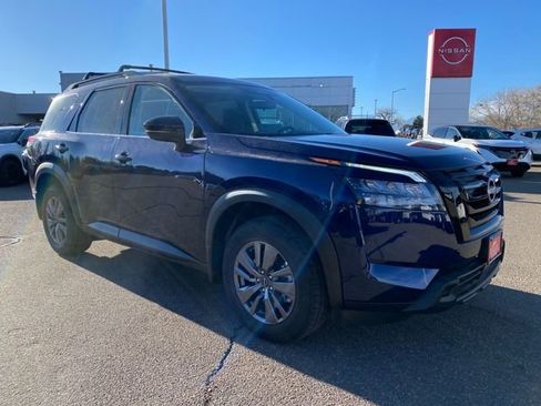 New 2025 Nissan Pathfinder SV w/ Black Appearance Package image 7