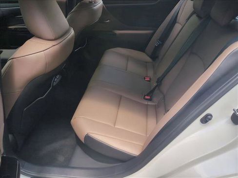 Used 2025 Lexus ES 300h w/ Premium Package FWD image 20