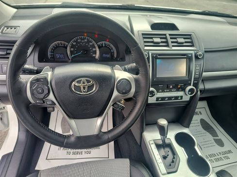 Used 2012 Toyota Camry L image 15