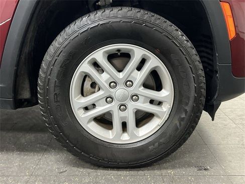 Used 2023 Jeep Grand Cherokee Laredo image 66