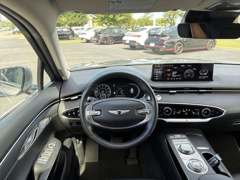 Used 2025 Genesis GV70 2.5T AWD/4WD image 15
