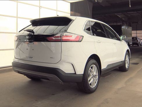 Used 2024 Ford Edge SEL w/ Convenience Package AWD/4WD image 9