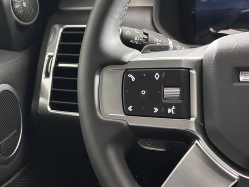 Used 2024 Land Rover Discovery Dynamic SE image 15