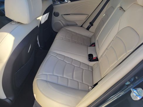 Used 2023 Kia Stinger GT2 image 17