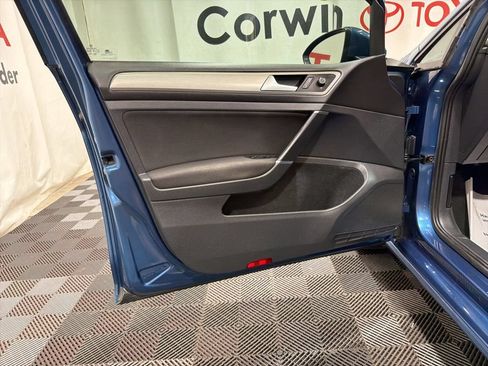 Used 2016 Volkswagen Golf S FWD image 19