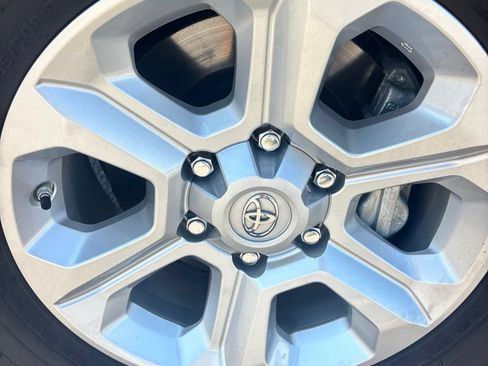 Used 2018 Toyota 4Runner SR5 Premium RWD image 10