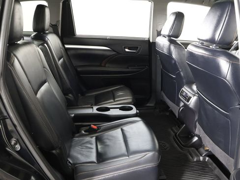 Used 2019 Toyota Highlander XLE AWD/4WD image 38