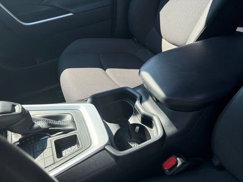 Used 2020 Toyota RAV4 LE w/ All Weather Liner Package AWD/4WD image 15