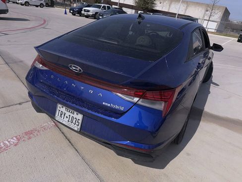Used 2023 Hyundai Elantra Blue image 8