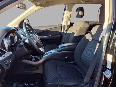 Used 2019 Dodge Journey SE w/ Premium Group image 22