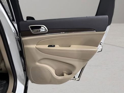 Used 2017 Jeep Grand Cherokee Limited w/ Luxury Group II image 36