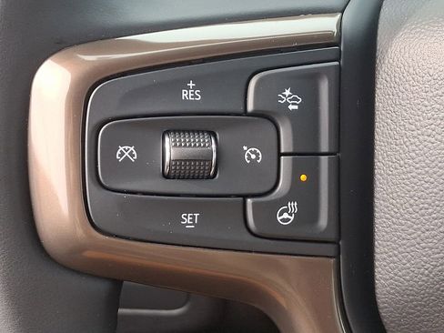 Used 2024 Chevrolet Suburban High Country image 21