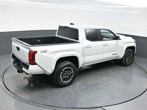 Used 2024 Toyota Tacoma TRD Sport AWD/4WD image 35