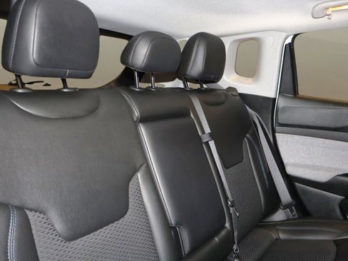 Used 2022 Jeep Compass Latitude image 19