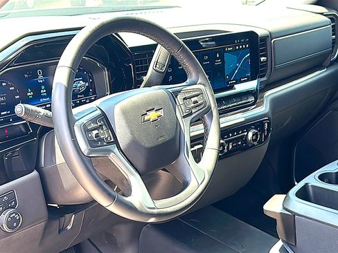 Used 2023 Chevrolet Silverado 1500 LT w/ Z71 Off-Road Package AWD/4WD image 5