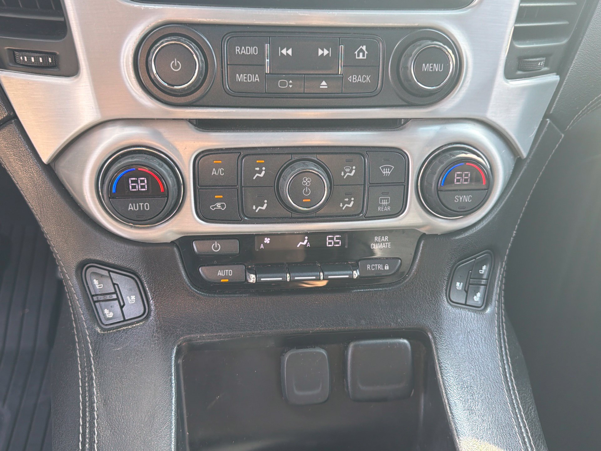 Used 2018 GMC Yukon XL SLT w/ Premium Edition AWD/4WD image 22