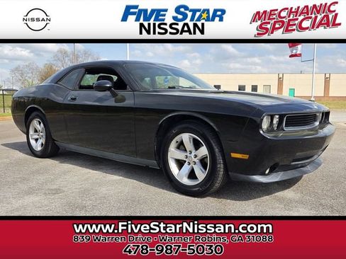 Used 2010 Dodge Challenger SE image 1