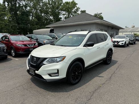 Used 2018 Nissan Rogue SV w/ Premium Package AWD/4WD image 3