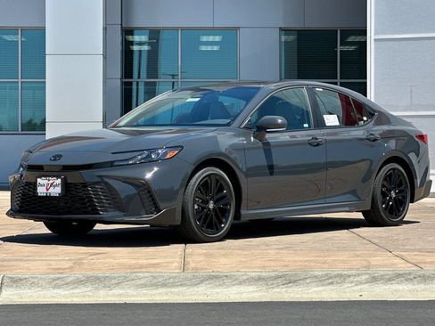 New 2026 Toyota Camry SE w/ Convenience Package FWD image 8