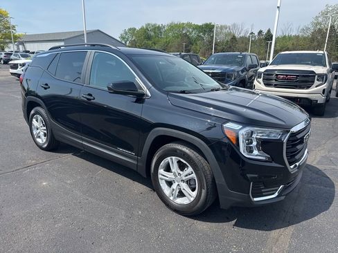 Used 2023 GMC Terrain SLE w/ Driver Convenience Package FWD image 5