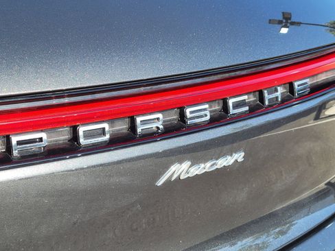 Used 2025 Porsche Macan image 34