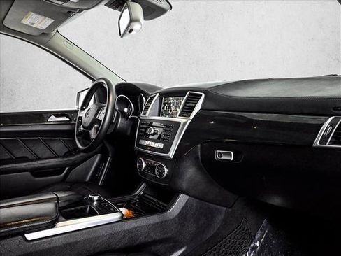 Used 2015 Mercedes-Benz GL 450 4MATIC image 25