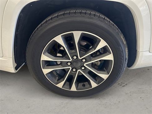 Used 2023 Jeep Grand Cherokee L Overland image 14