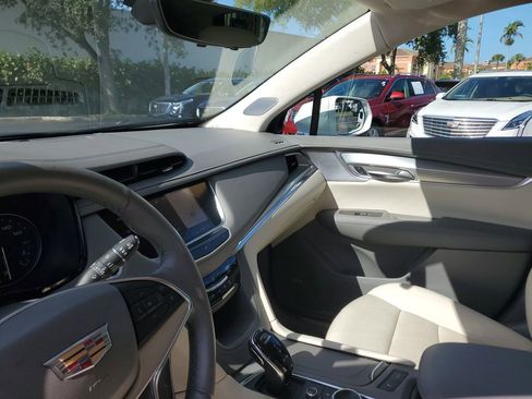 Used 2020 Cadillac XT5 Premium Luxury FWD image 22
