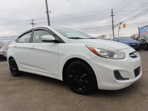 Used 2016 Hyundai Accent SE image 1
