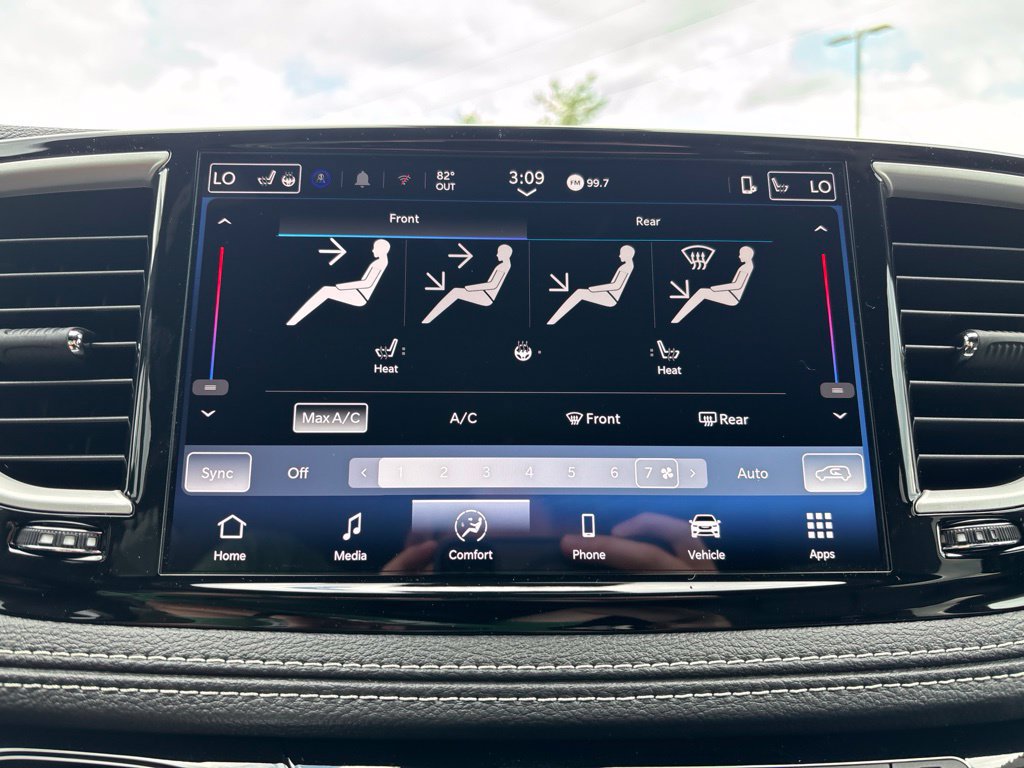 New 2027 Chrysler Pacifica Select FWD image 3