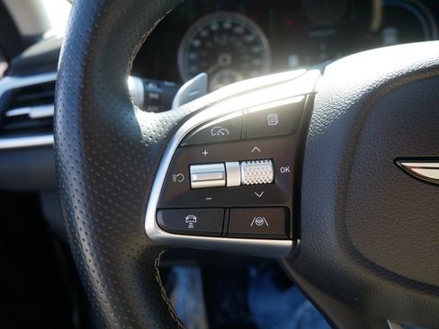 Used 2025 Genesis G70 2.5T image 28