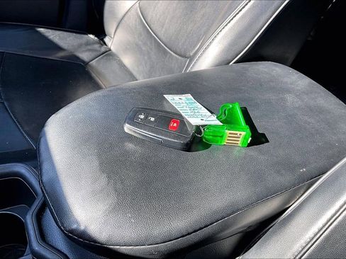 Used 2022 Toyota RAV4 XLE image 10