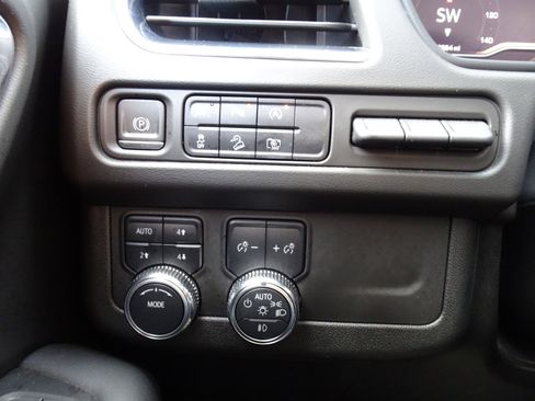 Used 2023 GMC Yukon XL AT4 w/ AT4 Premium Package image 27