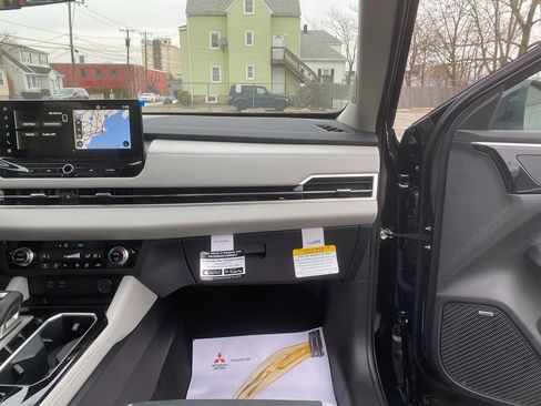 New 2026 Mitsubishi Outlander SE image 28