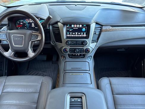 Used 2020 GMC Yukon XL Denali w/ Denali Premium Package AWD/4WD image 15