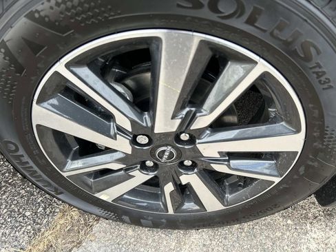 Used 2025 Nissan Versa SV w/ Trunk Package image 9