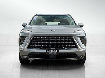 New 2026 Buick Enclave Avenir w/ LPO, Floor Liner Package