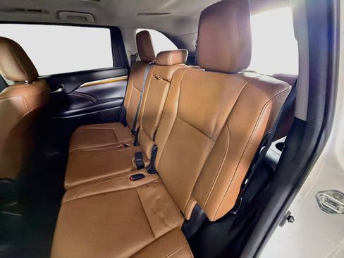 Used 2018 Toyota Highlander Limited Platinum FWD image 29