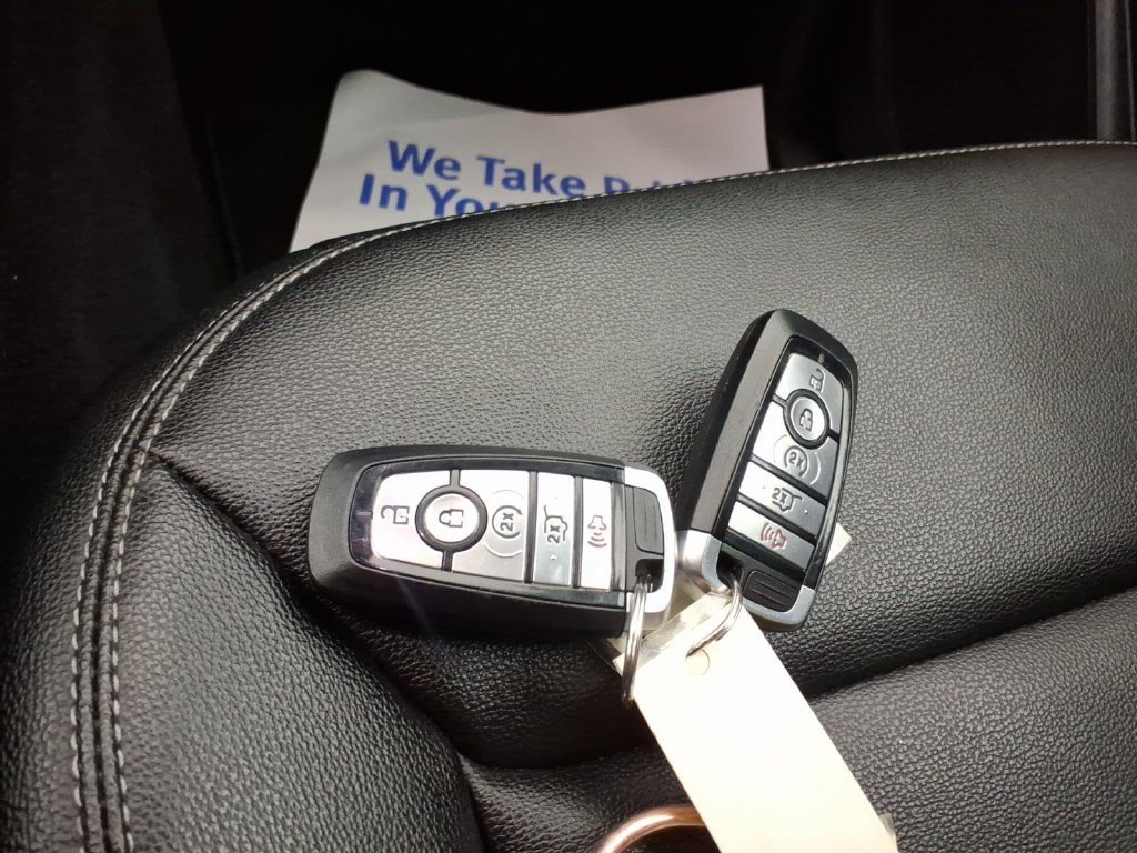 Used 2020 Ford Explorer XLT w/ Equipment Group 202A AWD/4WD image 26