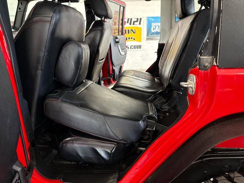 Used 2014 Jeep Wrangler Unlimited Rubicon w/ Connectivity Group AWD/4WD image 30