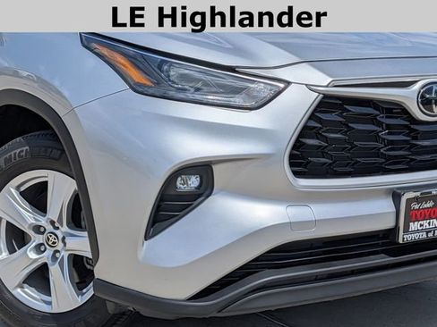 Used 2024 Toyota Highlander LE AWD/4WD image 3