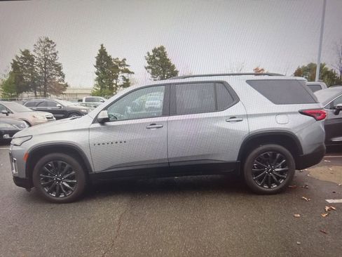 Used 2023 Chevrolet Traverse RS image 4