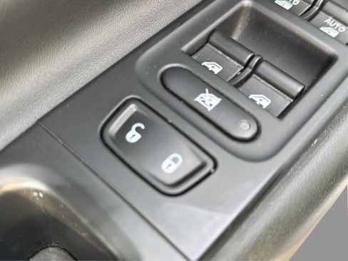Used 2018 Jeep Renegade Altitude AWD/4WD image 26