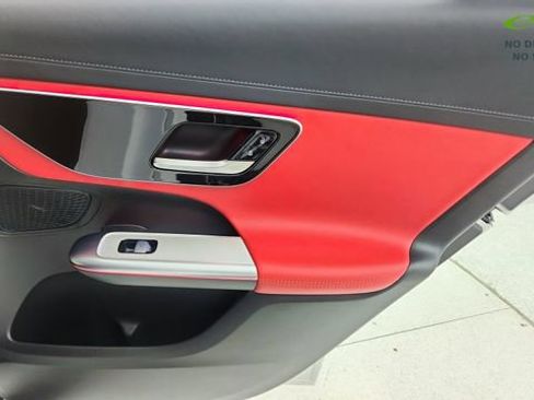 Used 2025 Mercedes-Benz GLC 300 4MATIC image 27